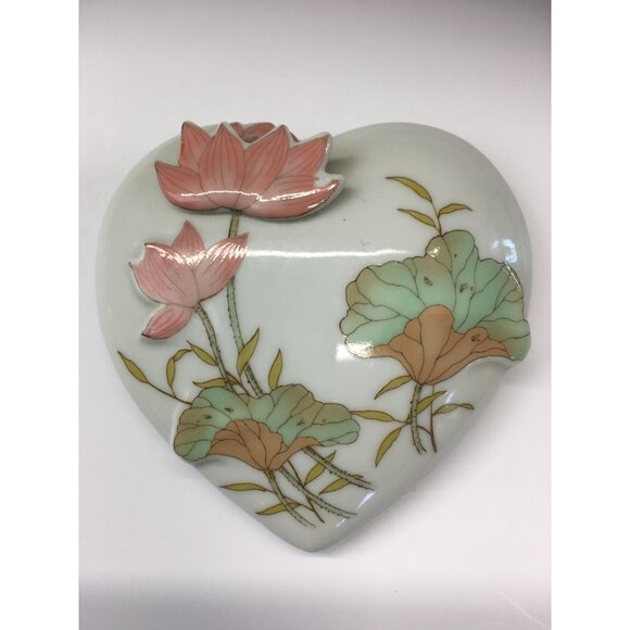 Vtg Heart Shaped Trinket Box Lidded White Porcelain Raised Lotus Flower Japan - Picture 7 of 16